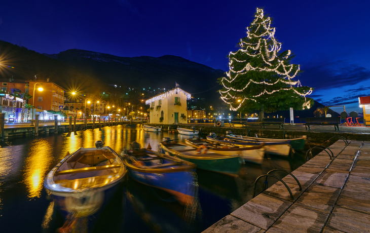 Weihnachtsbeleuchtung in Riva del Garda