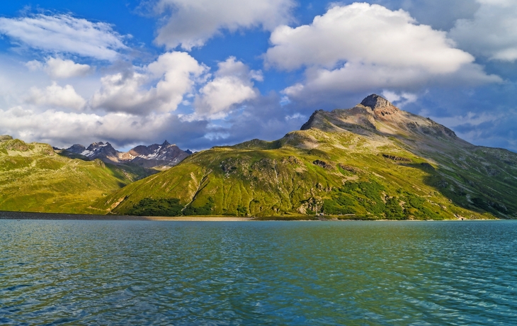 Silvretta Stausee im Sommer mit toller Wolkenstimmung 