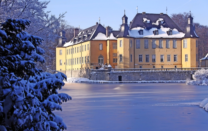 schloss dyck im winter